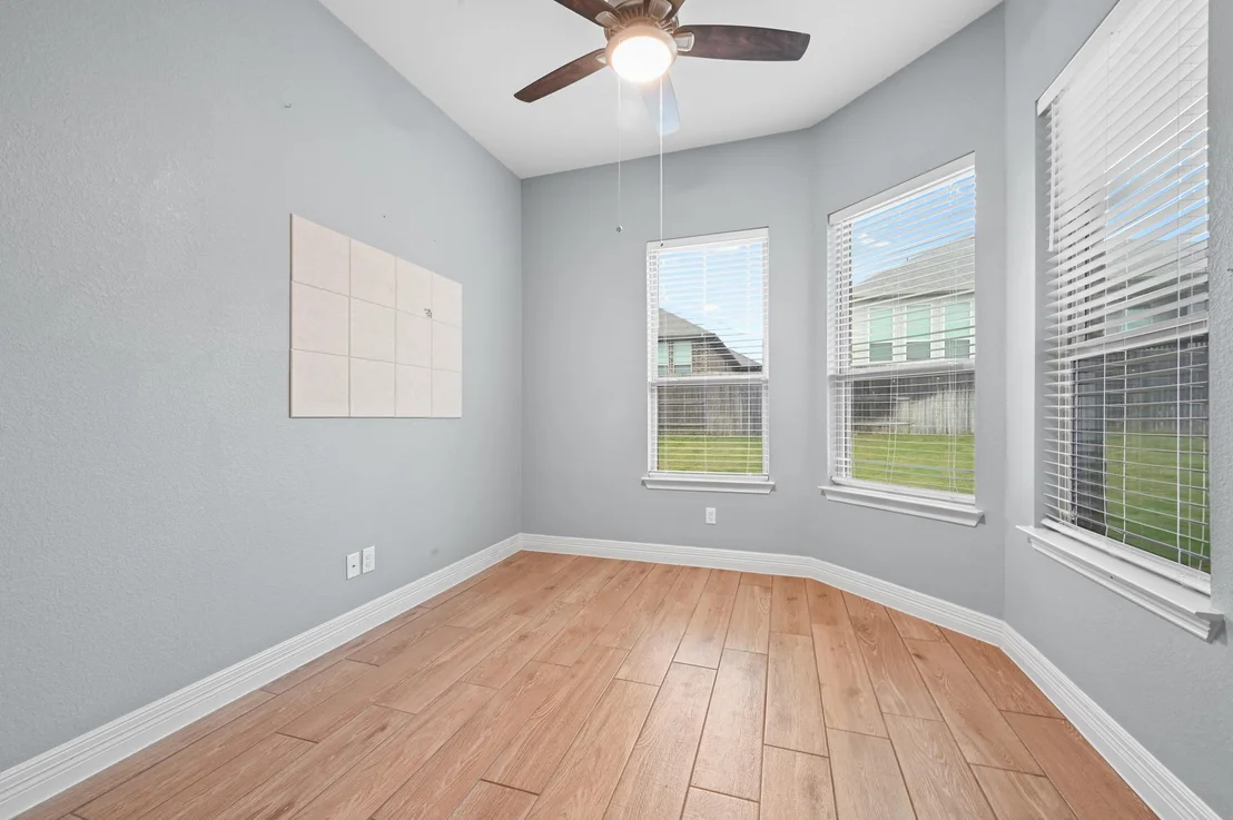 Photo of 154 Ashleaf DR