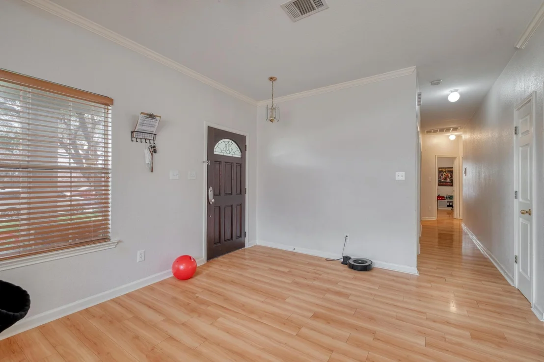Photo of 402 Split Oak DR