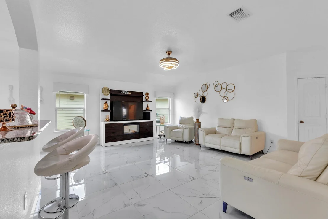 Photo of 119 Beth Ann LOOP