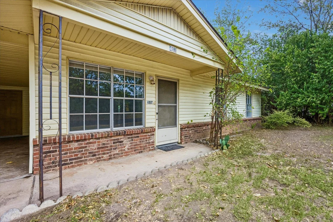 Photo of 402 Bramble DR