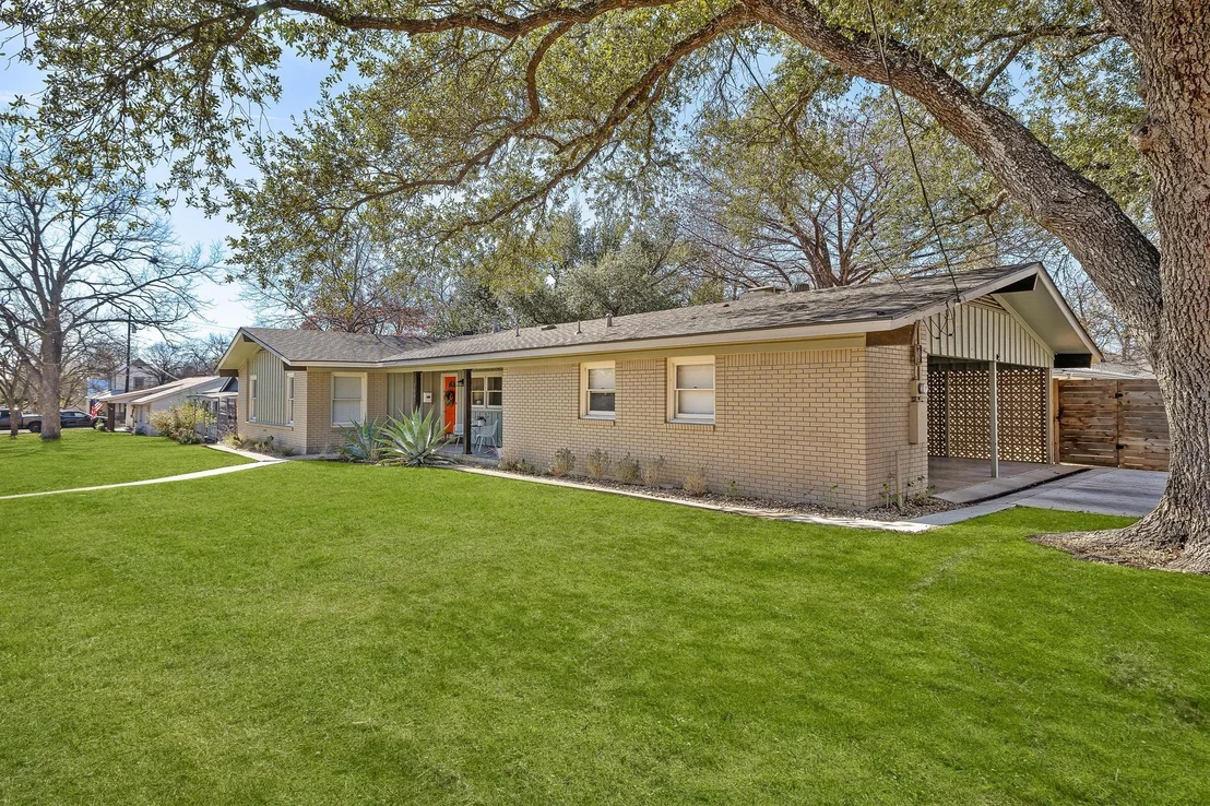 Photo of 1802 Hutto RD