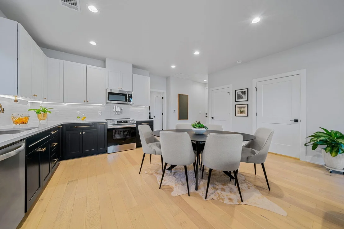 Photo of Unit A at 4607 Leslie Ave