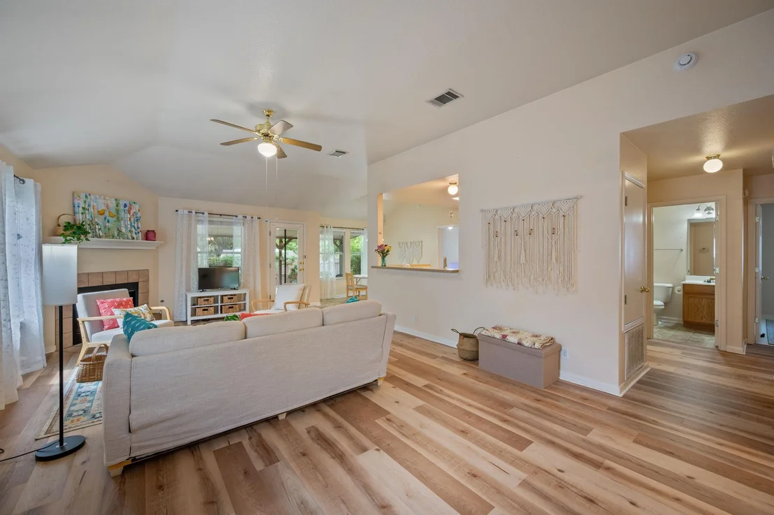 Photo of 450 Zebra DR
