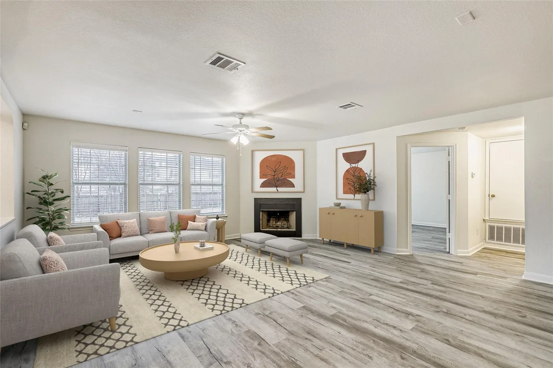 Photo of 113 Silver Lace LN
