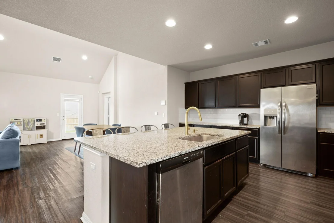 Photo of 605 Dubina Ave