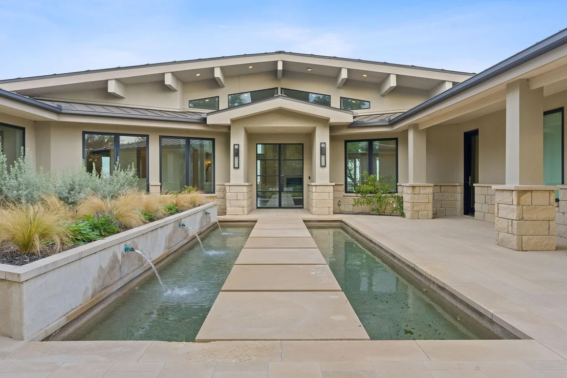 Photo of 10 HEDGE LN