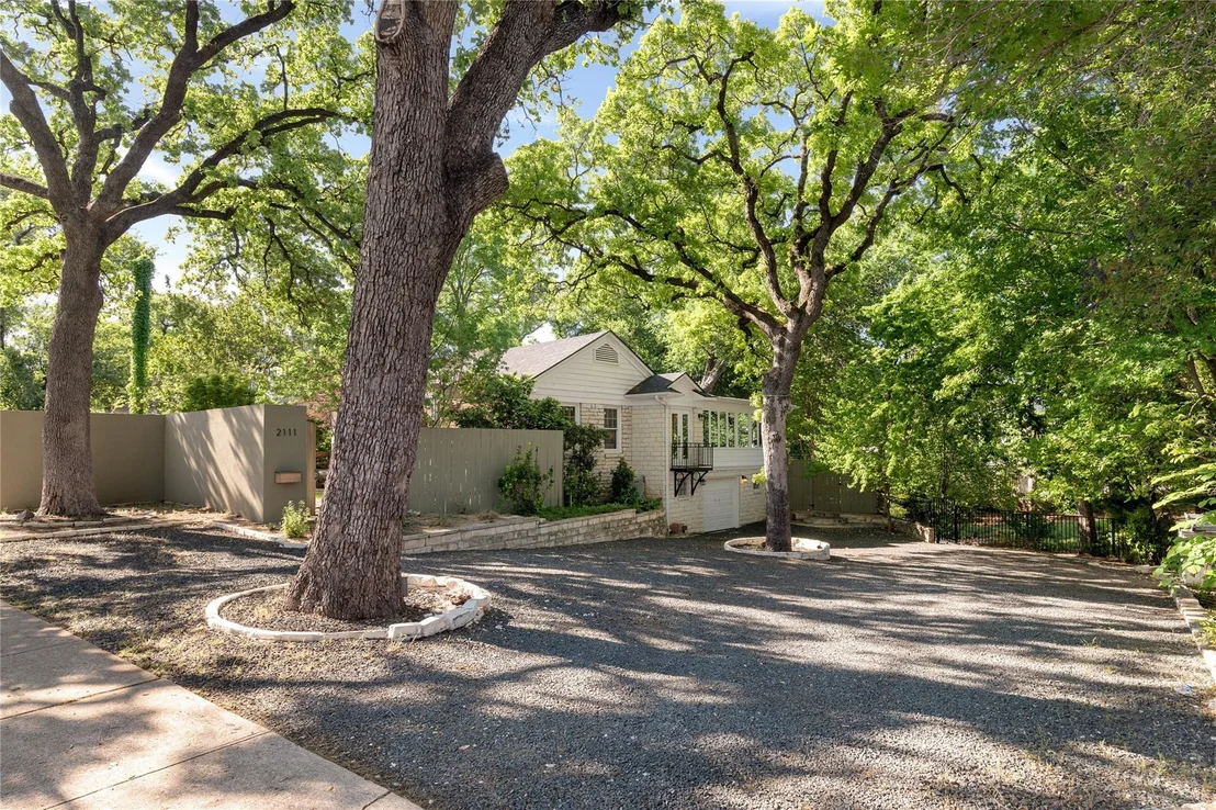 Photo of 2111 Enfield RD