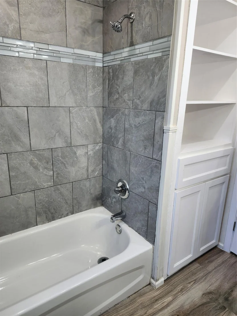 Photo of 209 W Victory Ave