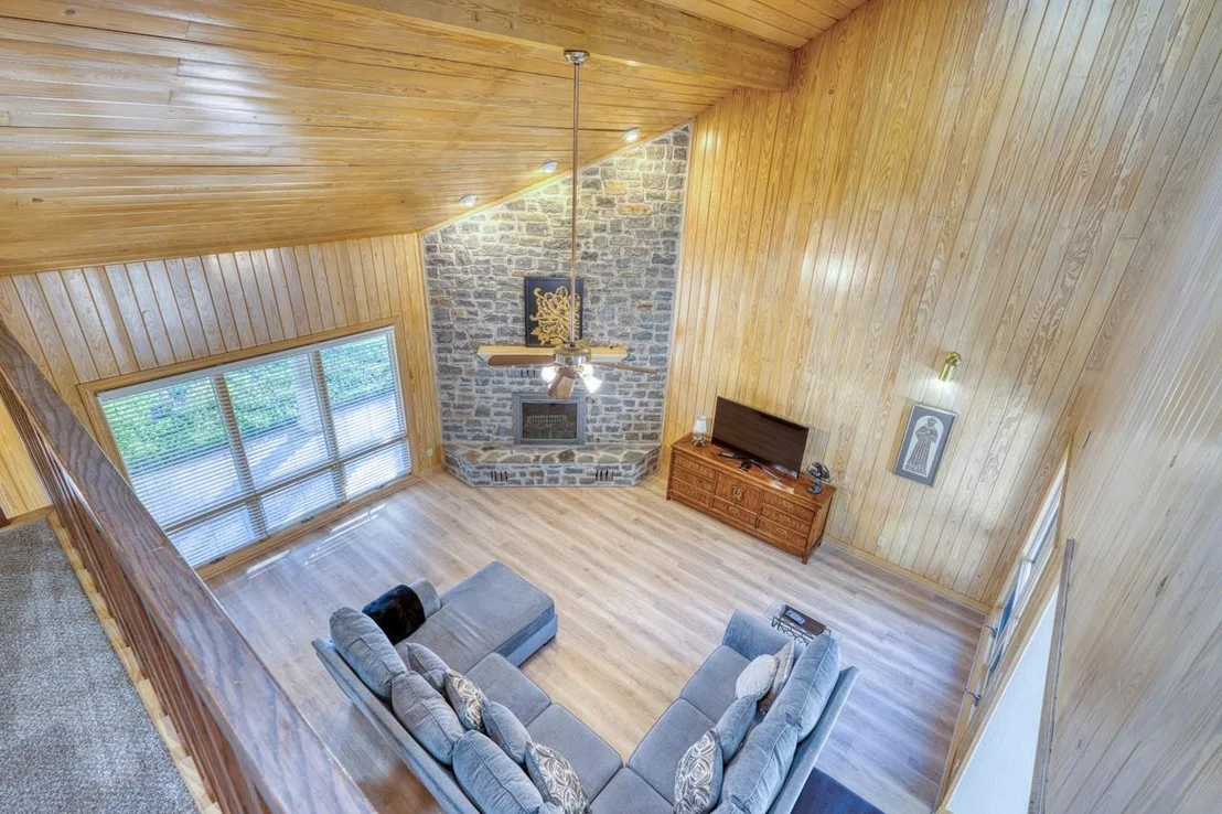 Photo of 402 Meadowlakes DR