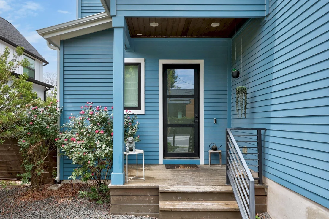 Photo of 1004 Lott Ave