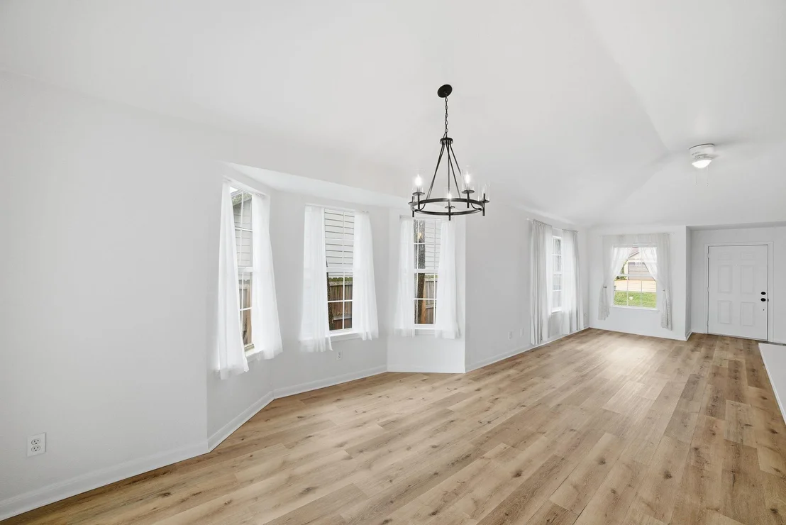 Photo of 104 S Mockingbird CIR