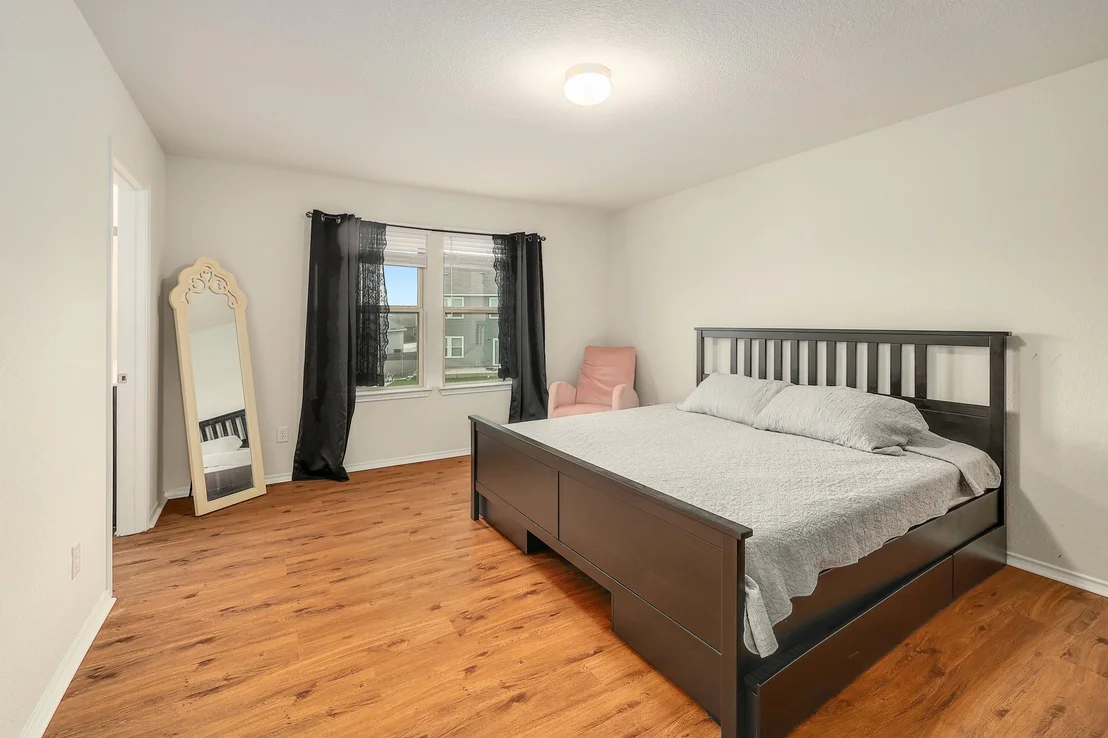 Photo of 317 Bedford Falls LN