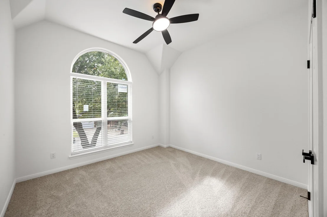 Photo of 1245 Lacey Oak LOOP