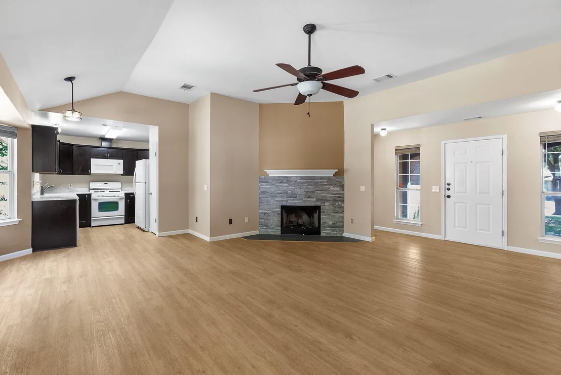 Photo of 605 Clear Spring LN