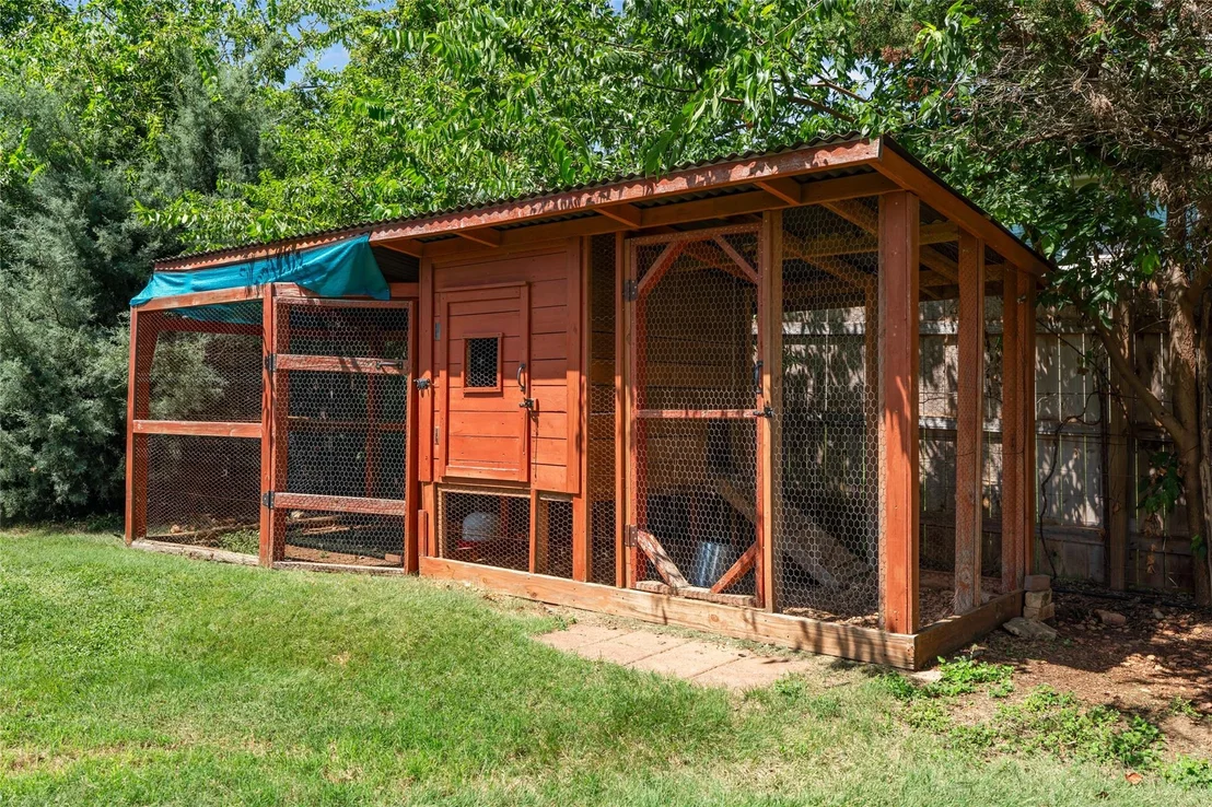 Photo of 221 Chaparral RD