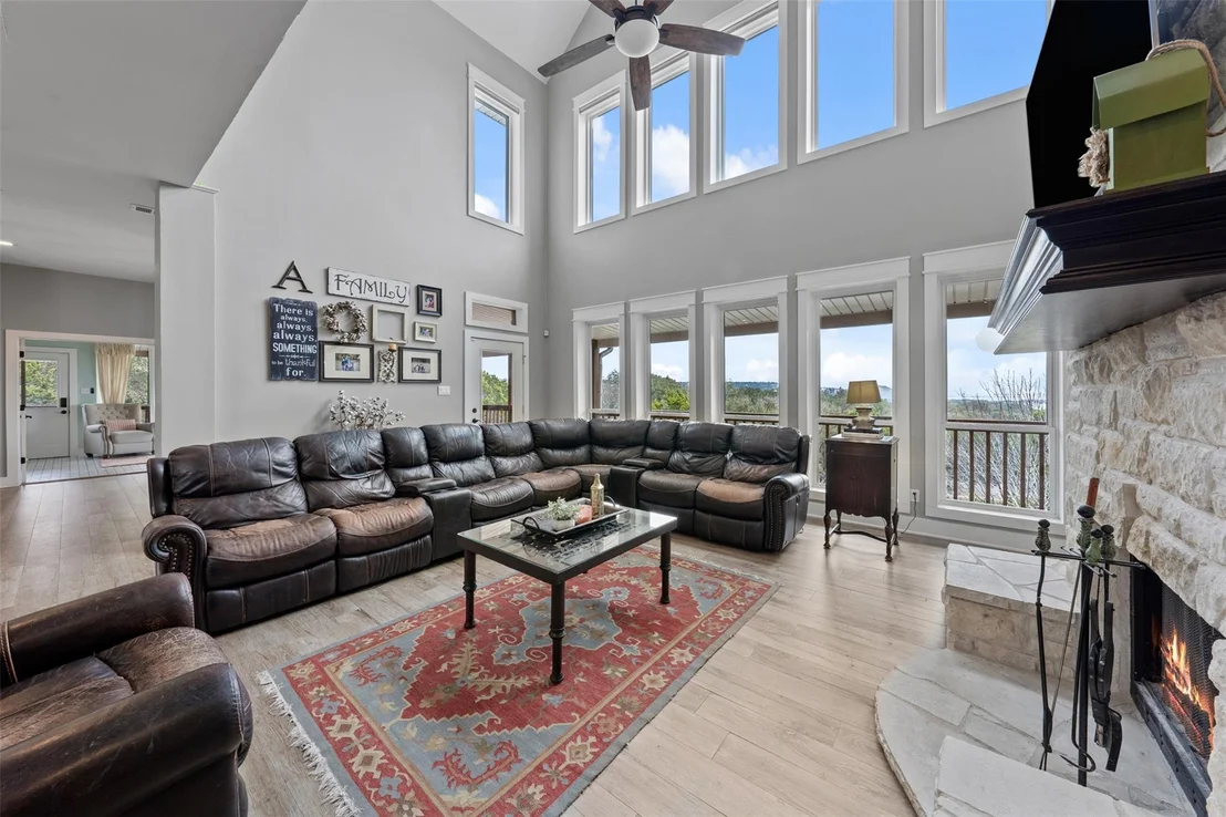 Photo of 5926 Lakeside DR