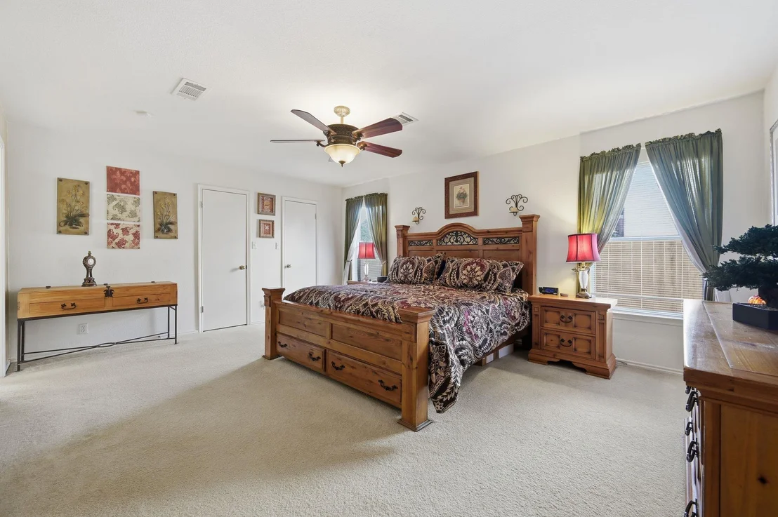 Photo of 903 E Olympic DR