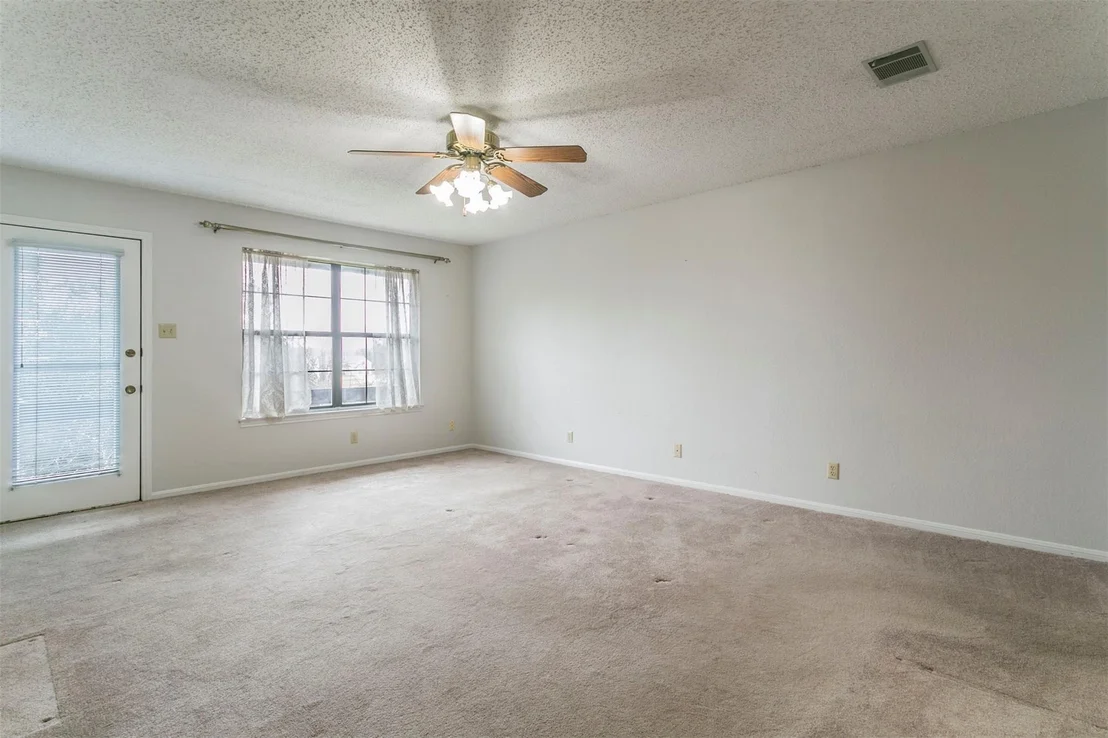 Photo of 2601 River Oaks DR