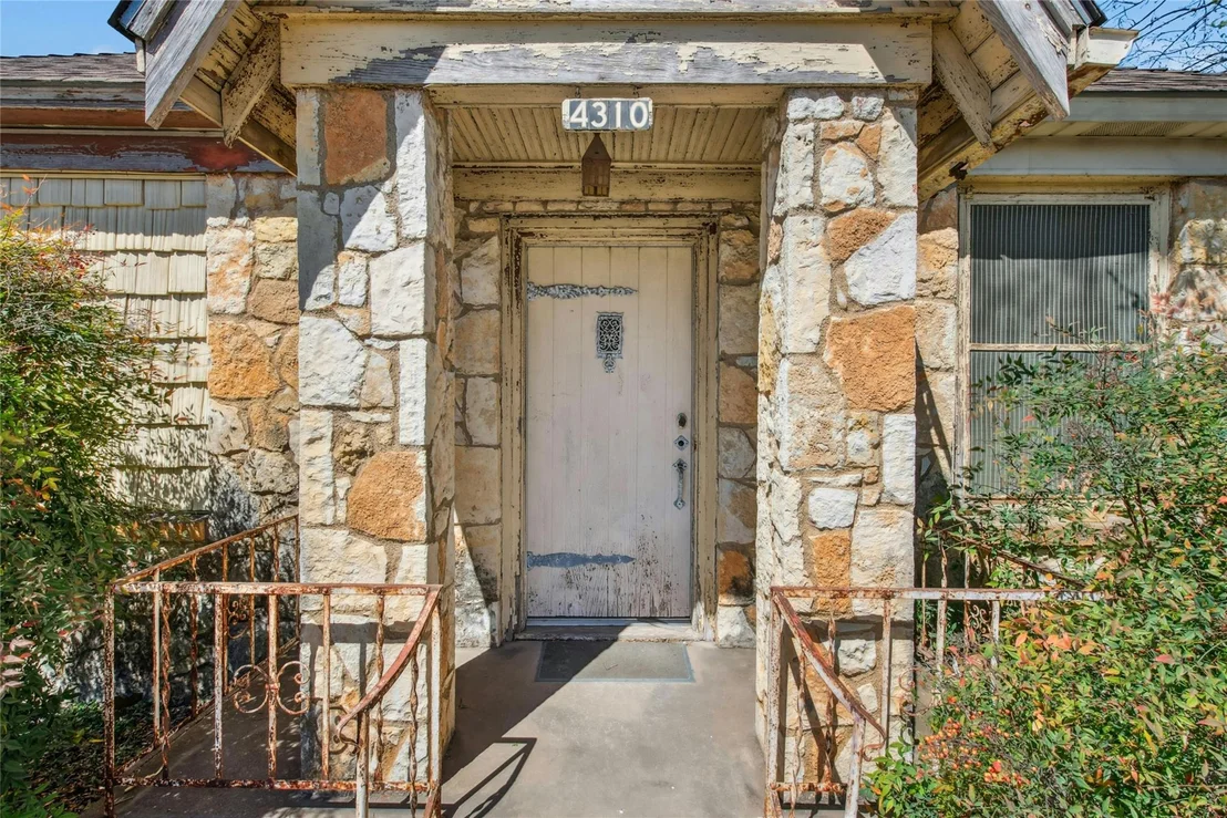 Photo of 4310 Red River ST