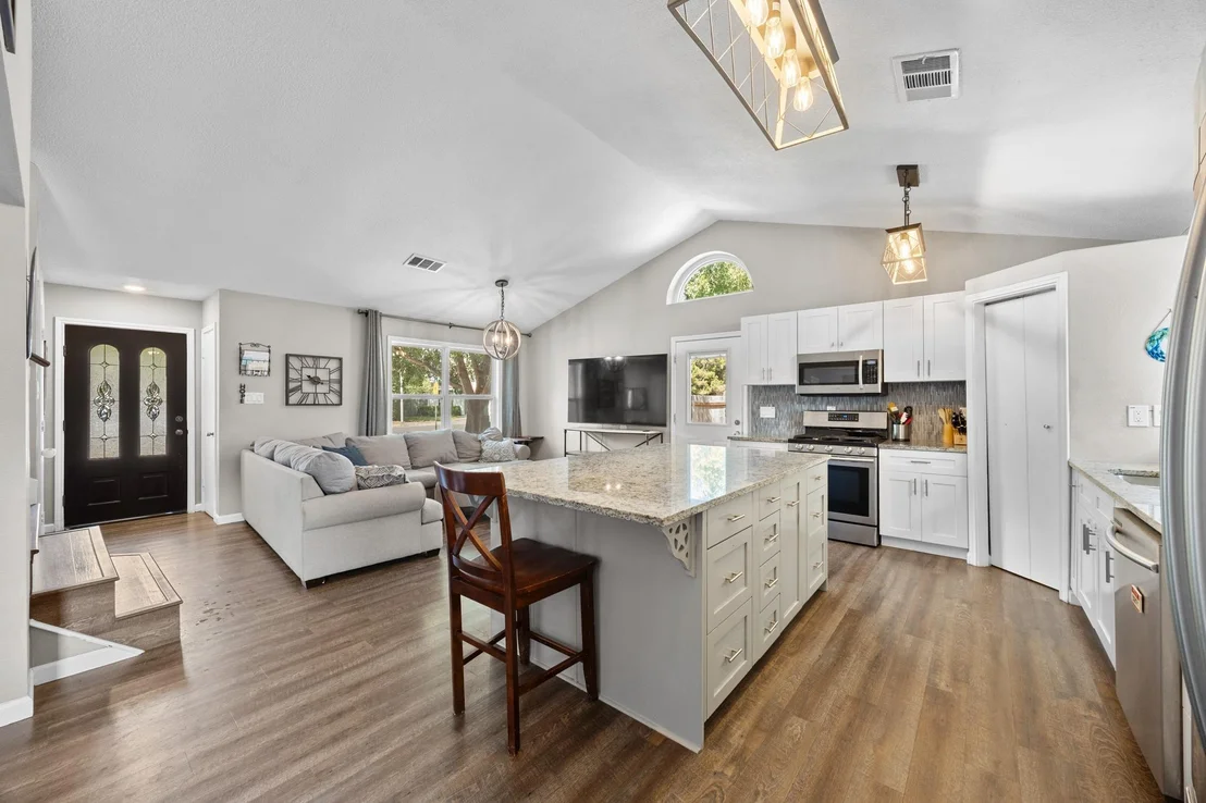 Photo of 806 Brook BND
