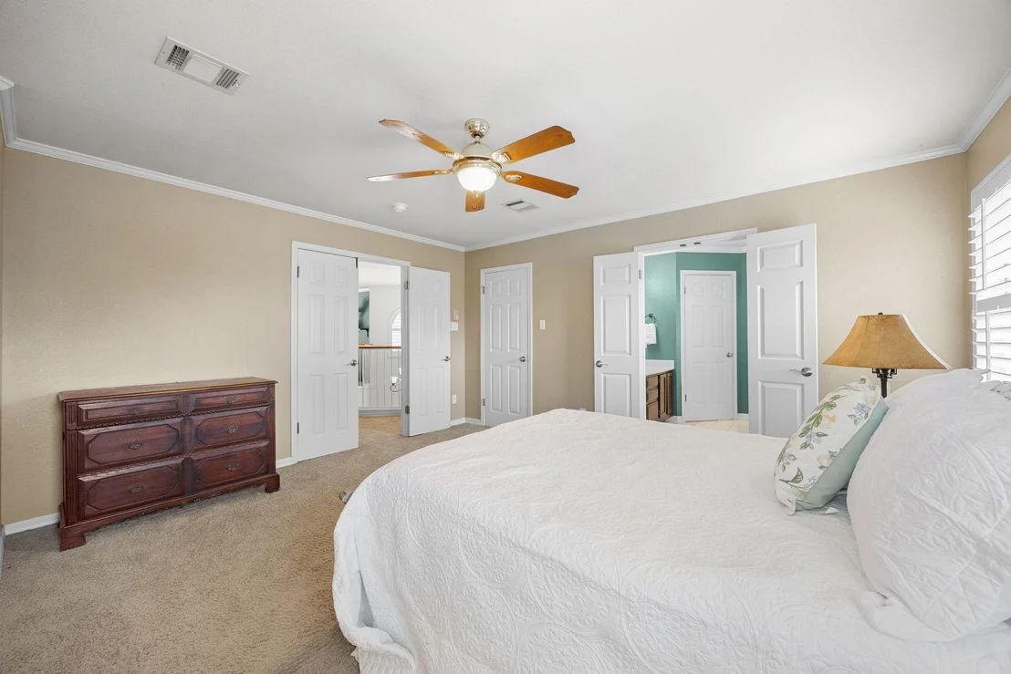 Photo of 828 Whitehall DR
