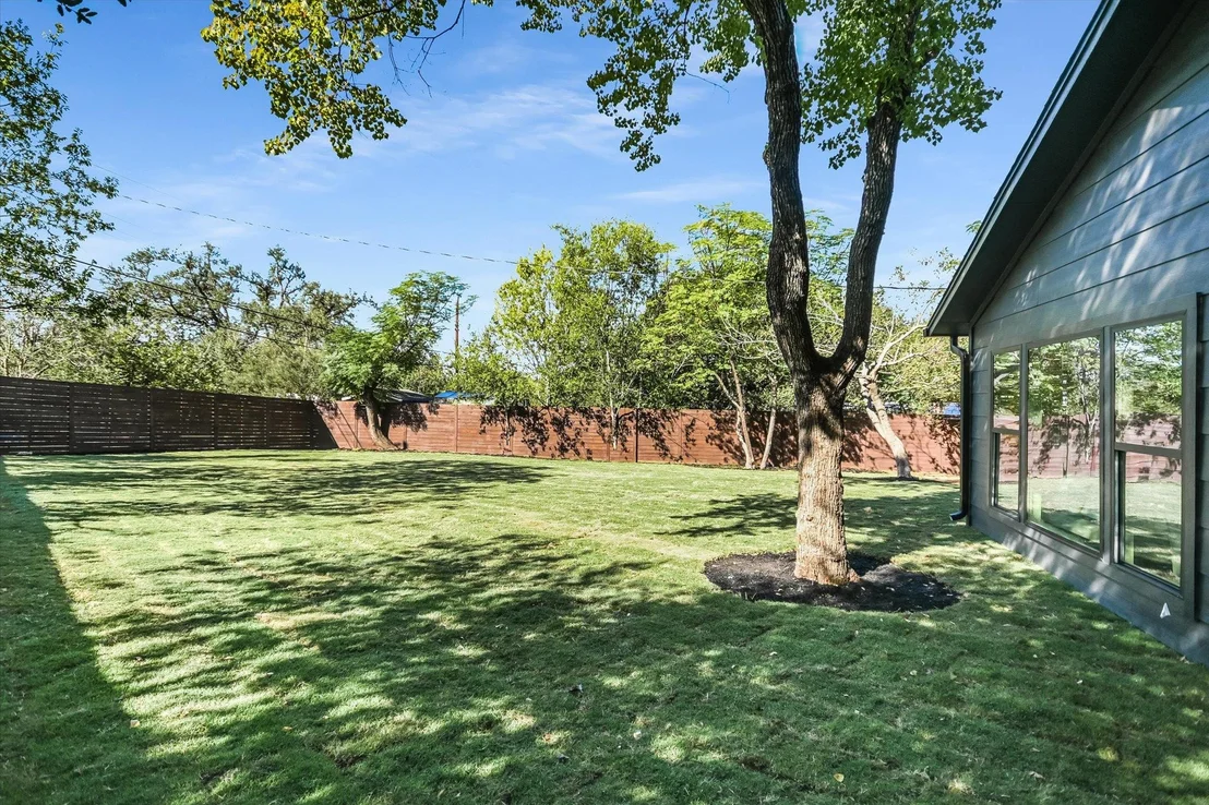 Photo of 2401 Rogge LN
