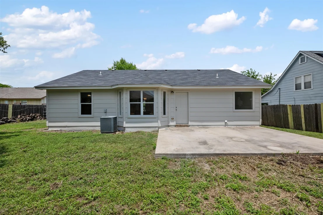 Photo of 104 Live Oak CIR