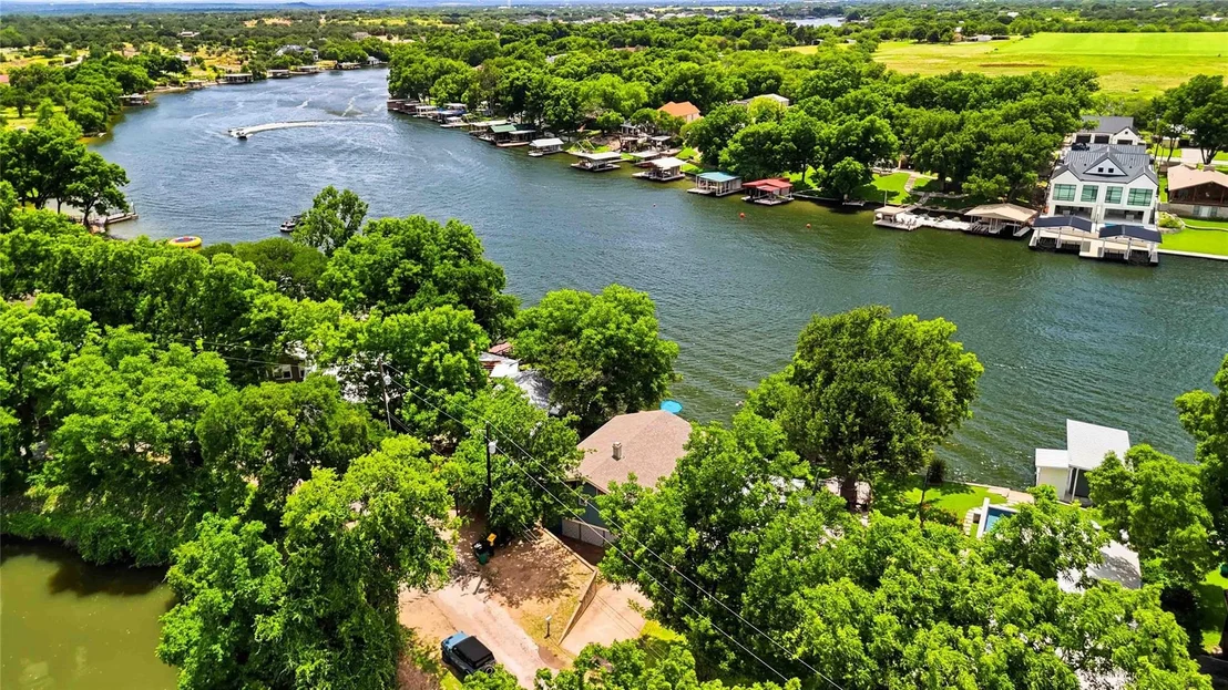 Photo of 1308 Lakeside DR