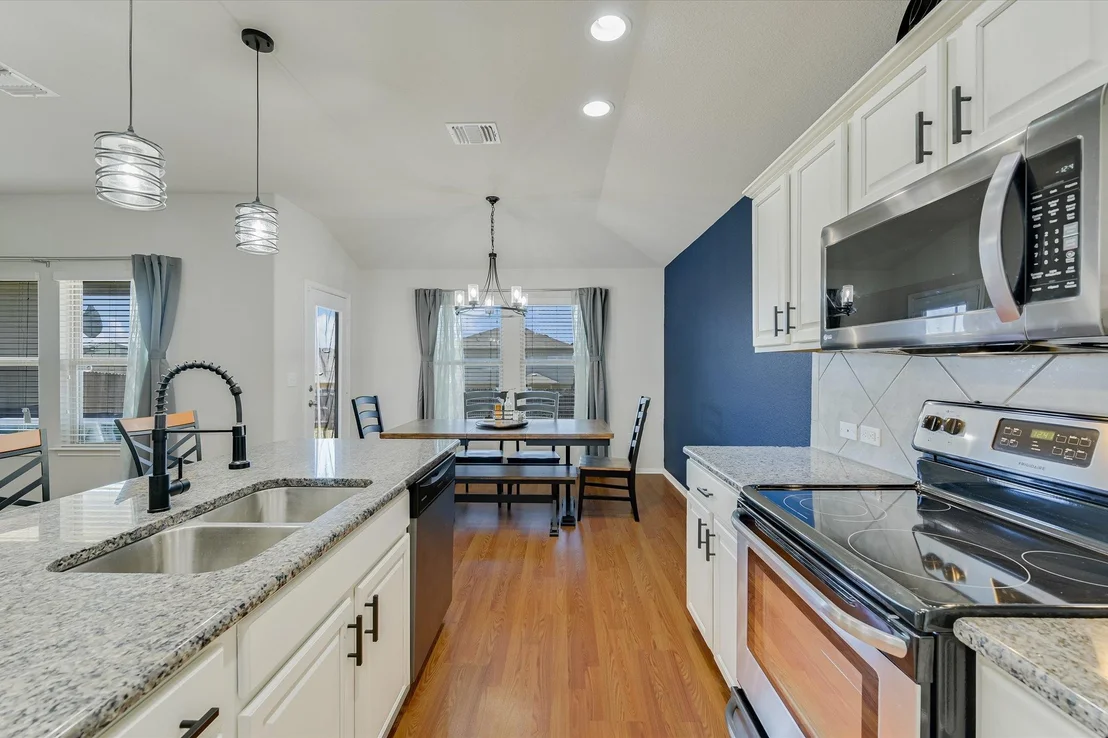 Photo of 725 Pinnacle DR