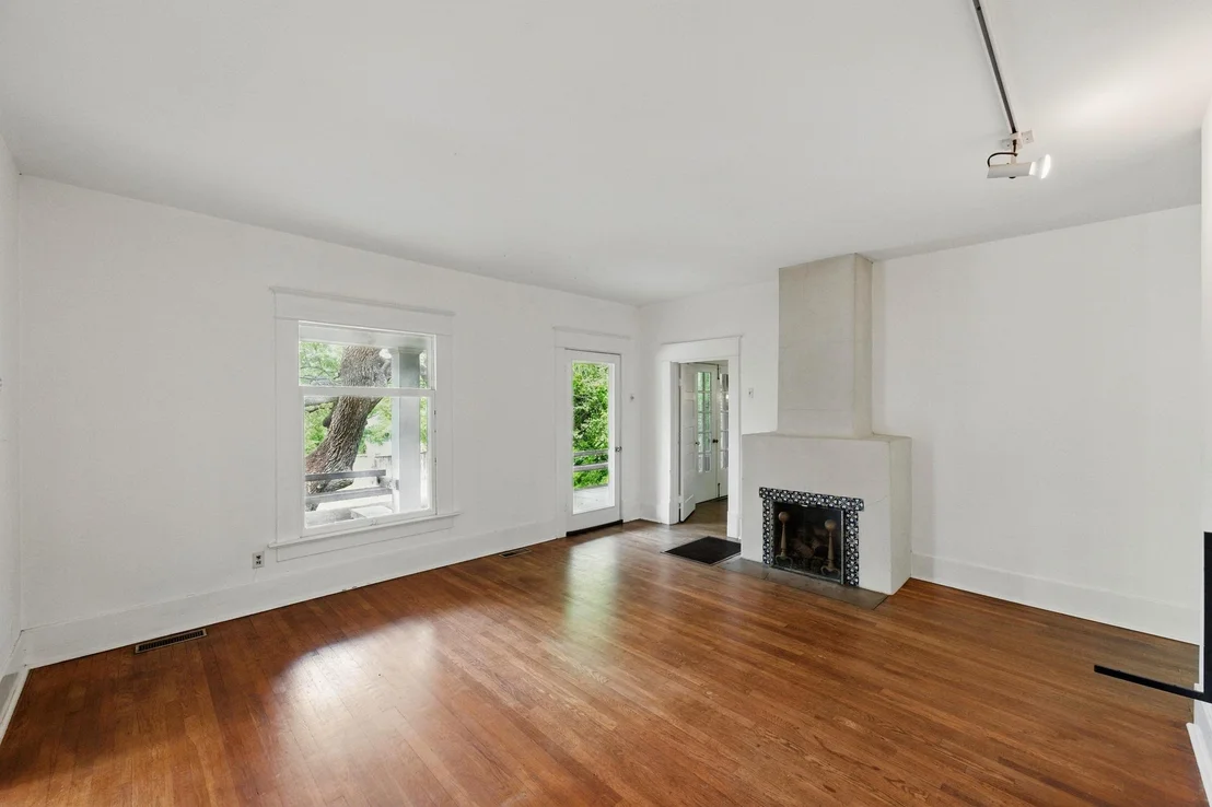 Photo of 1611 Alameda DR