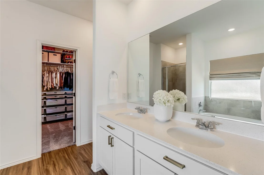 Photo of 1101 Bluewood BND