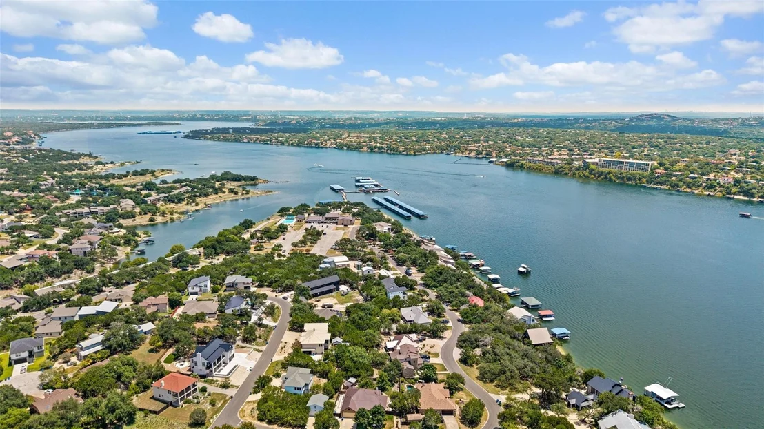 Photo of 18401 Lakepoint CIR
