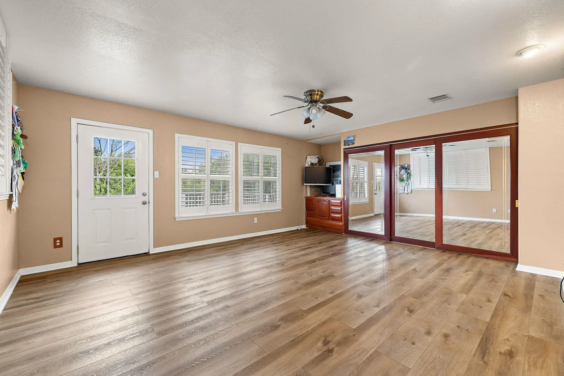 Photo of 16019 Dark LN