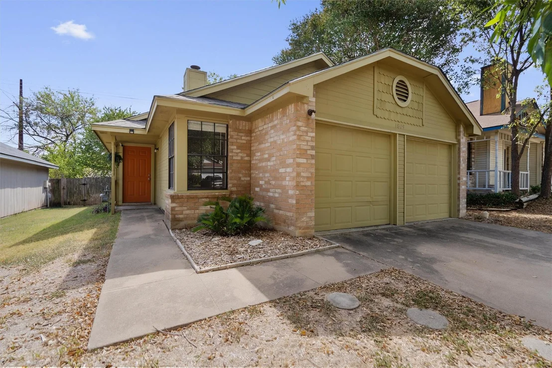 Photo of 1809 Heatherglen LN