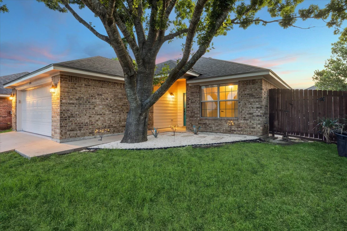 Photo of 1220 Redstone DR