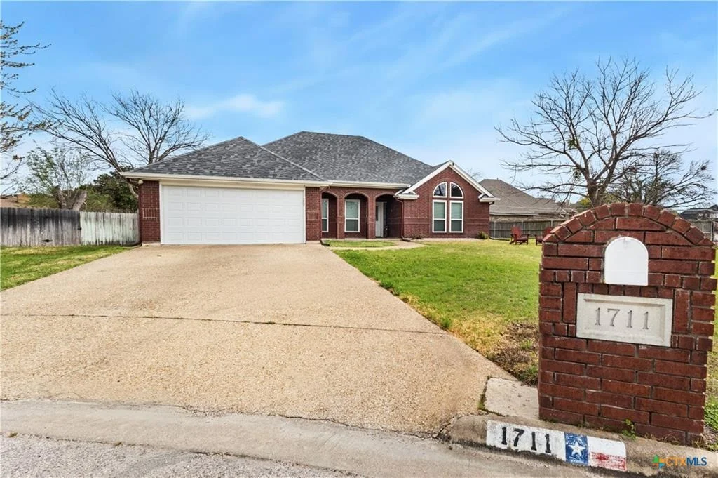 Photo of 1711 Lynx CIR
