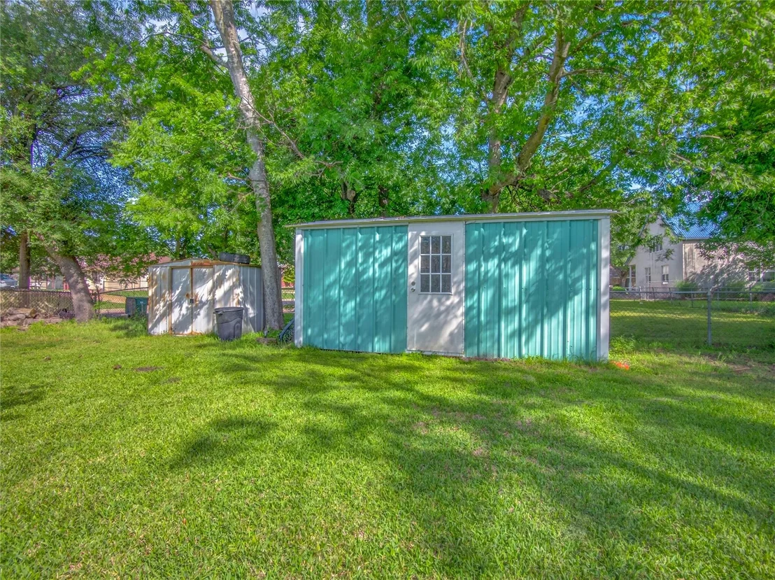 Photo of 719 W Karnes DR