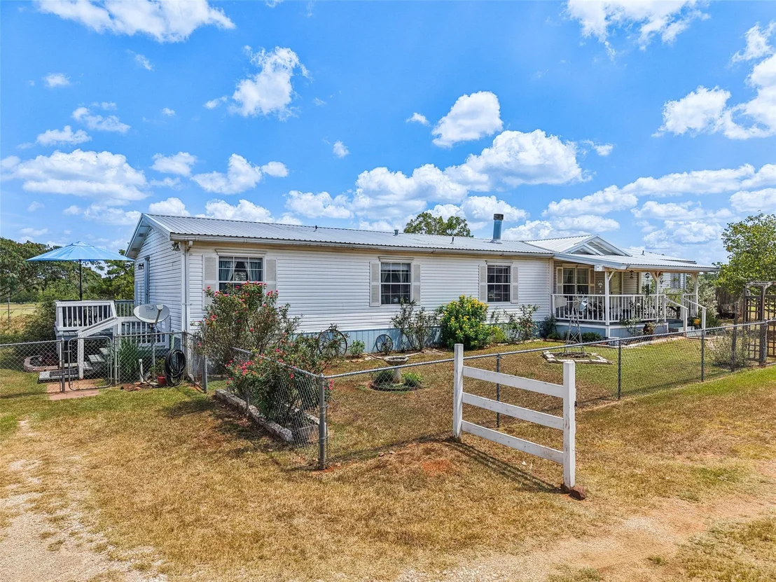 Photo of 372 Hofferek RD