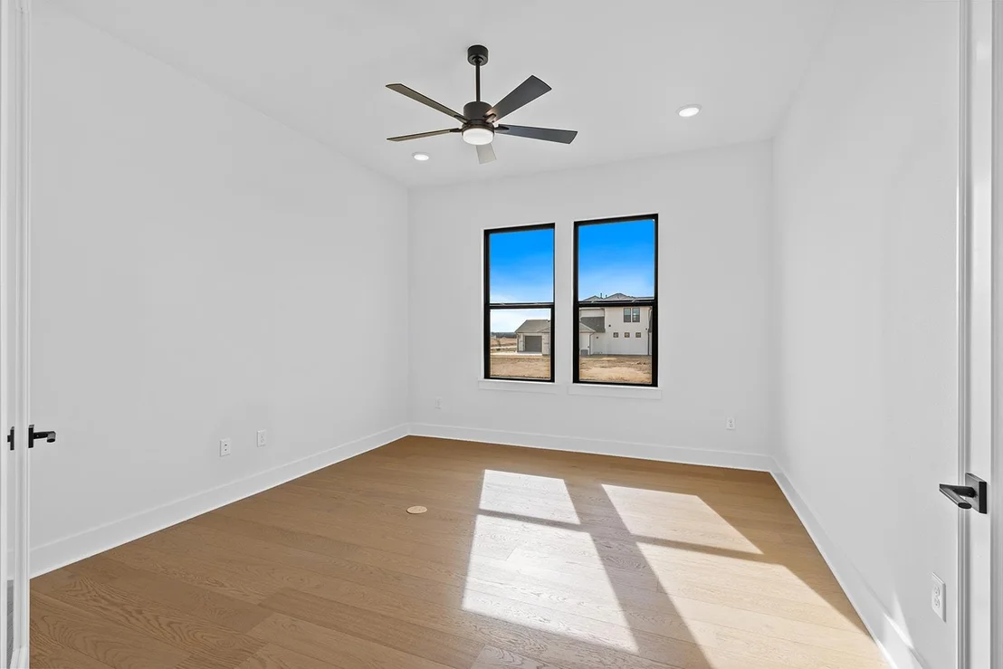 Photo of 2429 Lineage LN