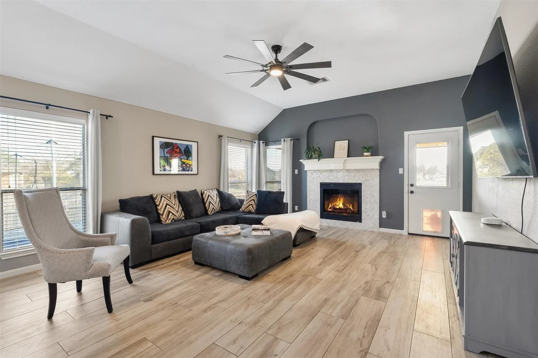 Photo of 407 Victoria DR
