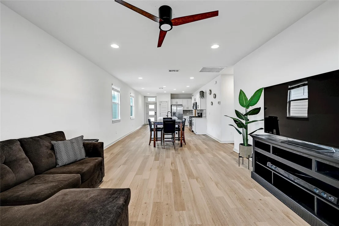 Photo of 8000 Linnie LN