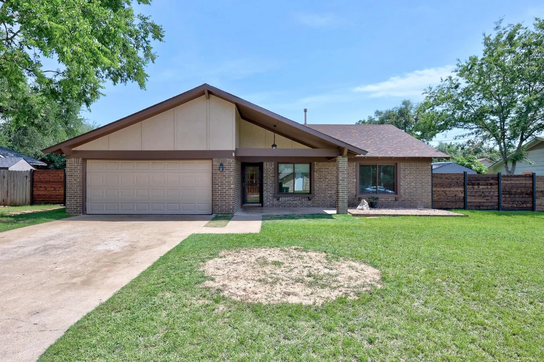 Photo of 1100 Parker CIR