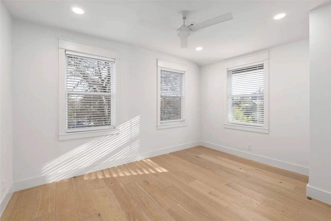 Photo of 3301 Duval ST