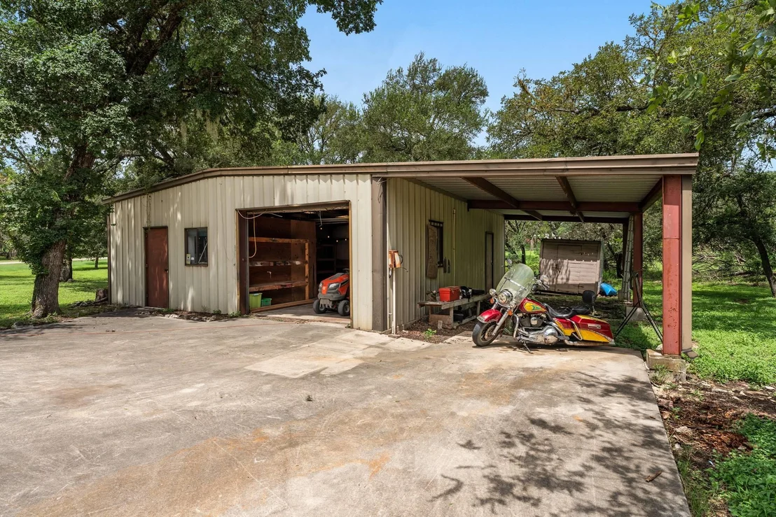 Photo of 651 High Low DR