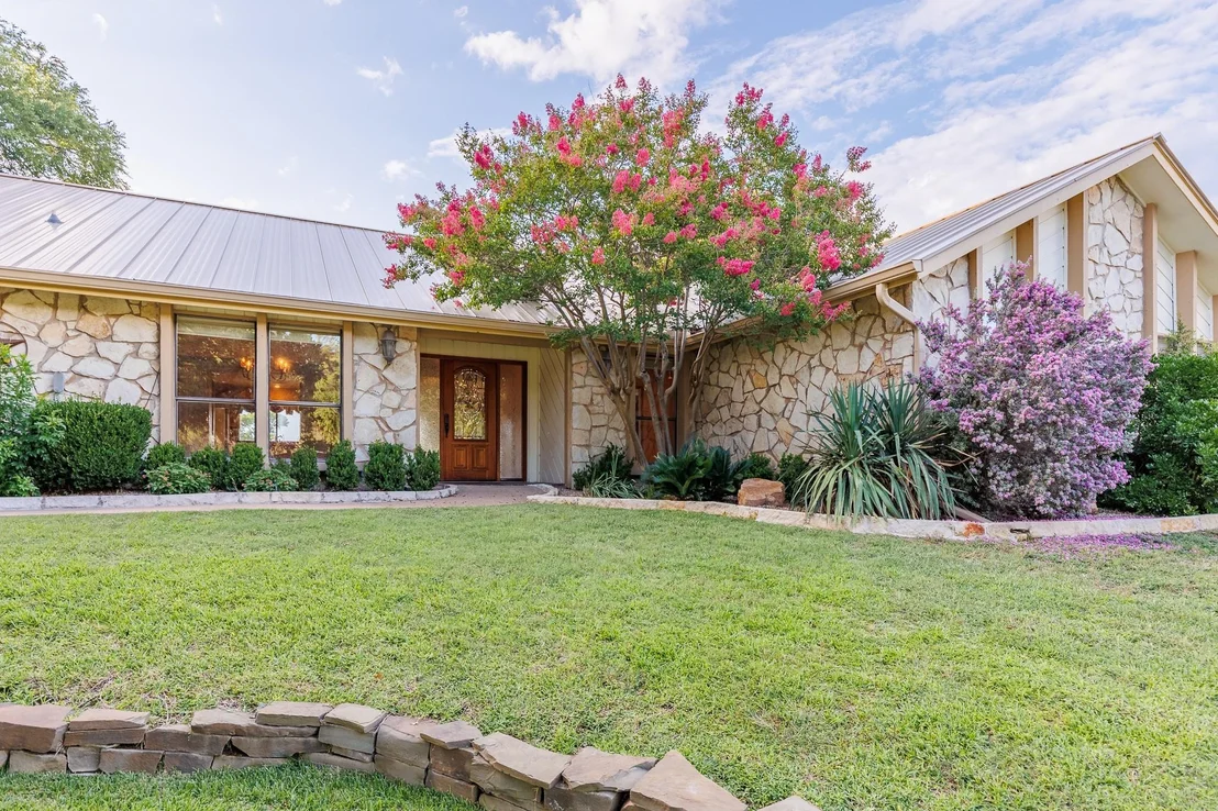 Photo of 2820 Aurora