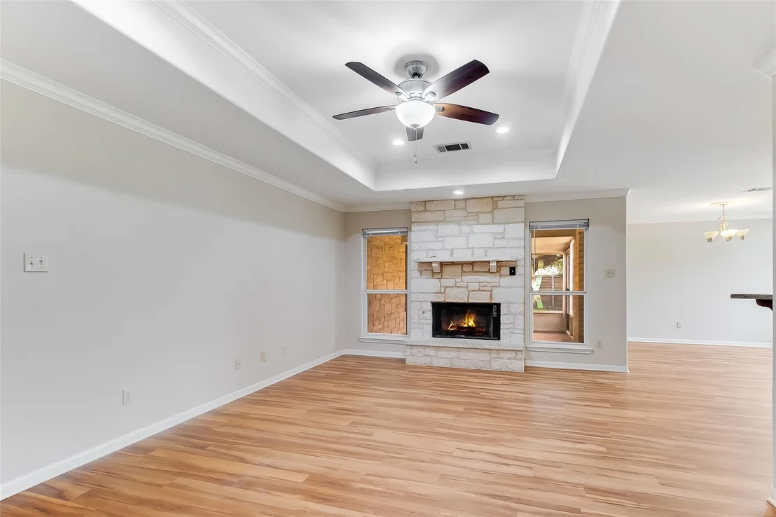 Photo of 220 Fox XING