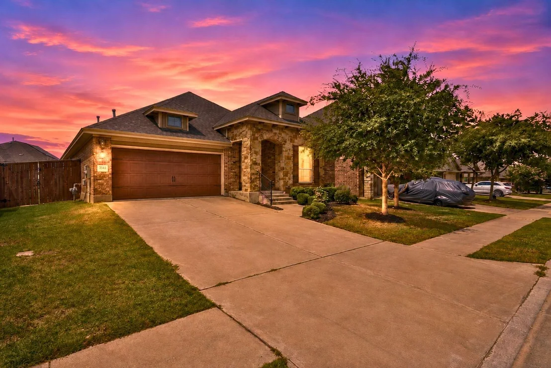 Photo of 3543 Pauling LOOP