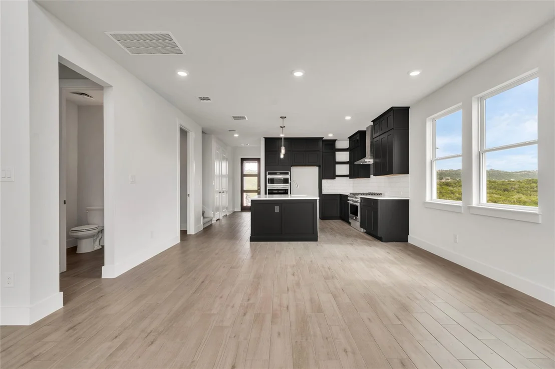 Photo of 8516 Red Bottle Brush RD