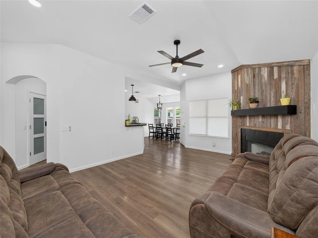 Photo of 105 Dogwood DR