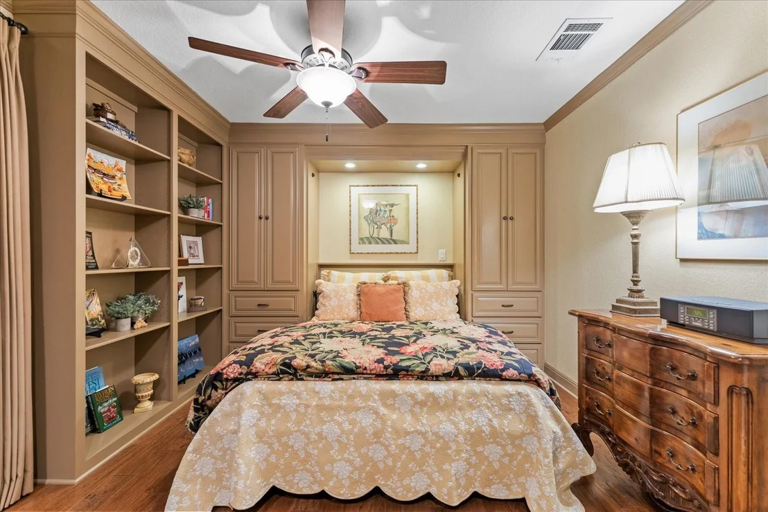 Photo of 10718 Pickfair DR